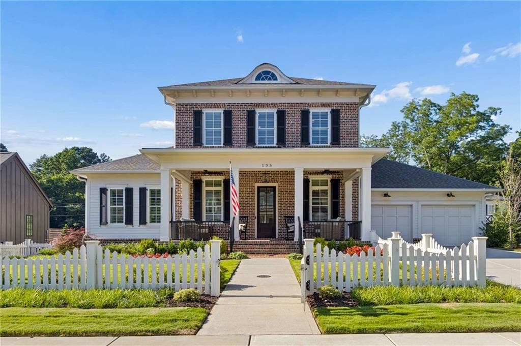 5 bedroom, 6 bathroom, 3,667 sq ft single family residence under contract at 135 Emerson Court, Roswell, GA 30075 — photo 2