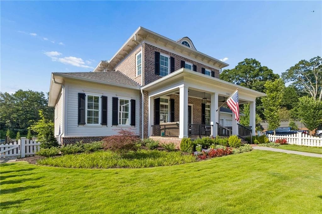 5 bedroom, 6 bathroom, 3,667 sq ft single family residence under contract at 135 Emerson Court, Roswell, GA 30075 — photo 4
