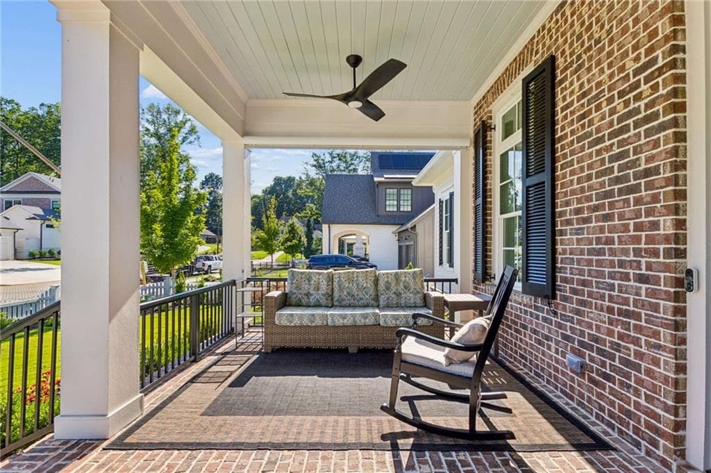 5 bedroom, 6 bathroom, 3,667 sq ft single family residence under contract at 135 Emerson Court, Roswell, GA 30075 — photo 5