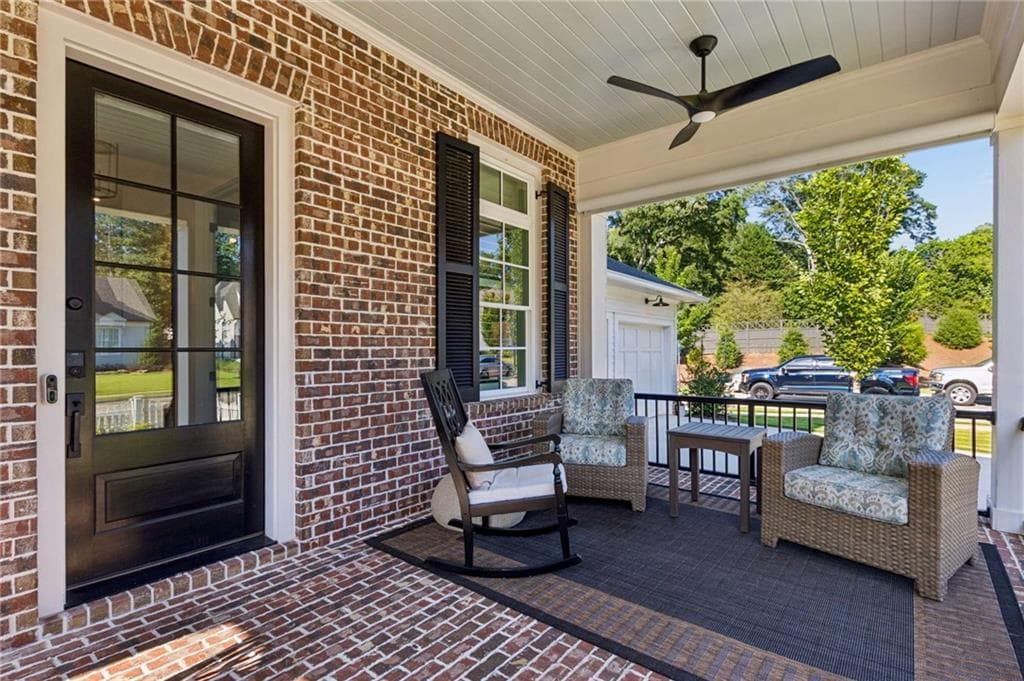 5 bedroom, 6 bathroom, 3,667 sq ft single family residence under contract at 135 Emerson Court, Roswell, GA 30075 — photo 6