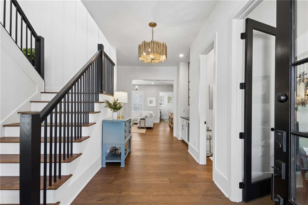 5 bedroom, 6 bathroom, 3,667 sq ft single family residence under contract at 135 Emerson Court, Roswell, GA 30075 — photo 7
