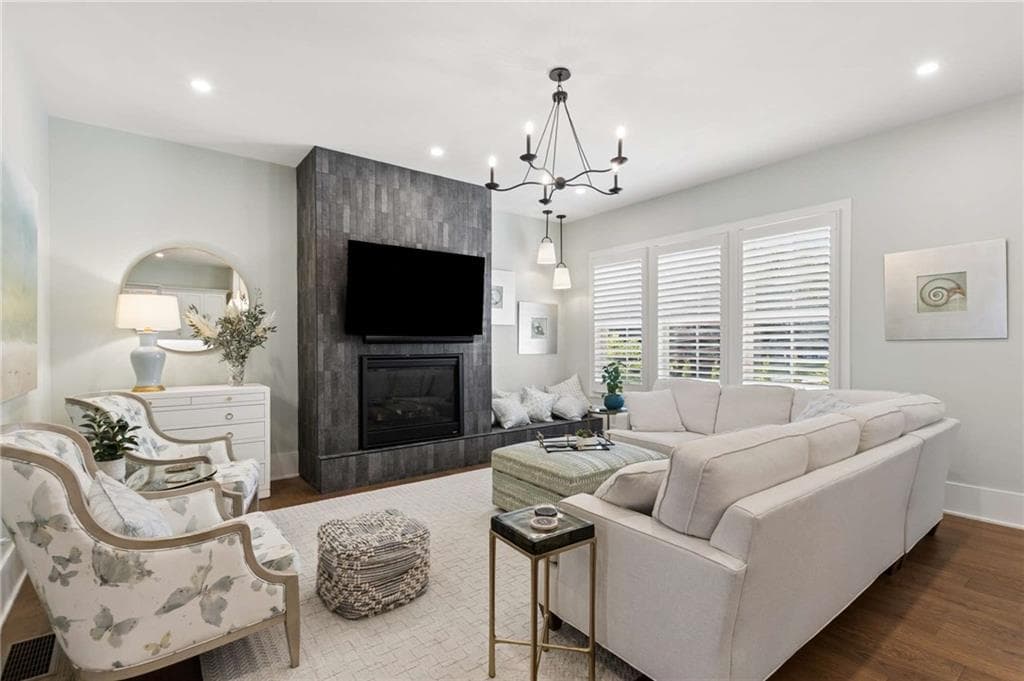5 bedroom, 6 bathroom, 3,667 sq ft single family residence under contract at 135 Emerson Court, Roswell, GA 30075 — photo 10