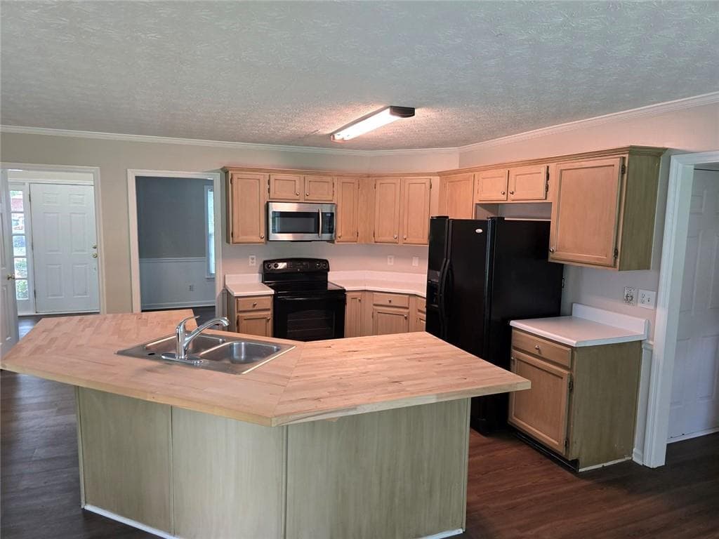 4 bedroom, 3 bathroom, 2,611 sq ft single family residence for rent at 724 Jamie Way, Woodstock, GA 30188 for $2,100 a month — photo 2