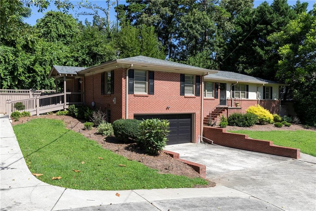 4 bedroom, 2 bathroom, 2,360 sq ft single family residence under contract at 2133 Sandy Plains Road, Marietta, GA 30066 — photo 2