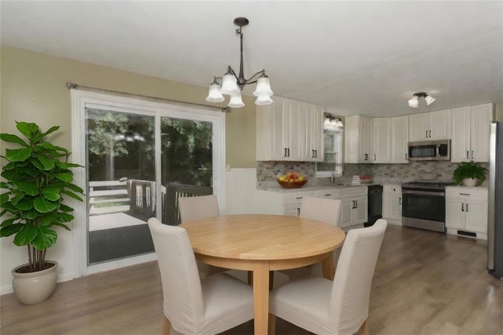 4 bedroom, 2 bathroom, 2,360 sq ft single family residence under contract at 2133 Sandy Plains Road, Marietta, GA 30066 — photo 8