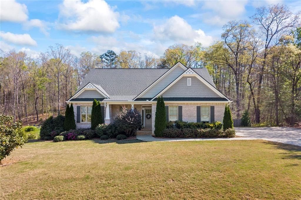 4 bedroom, 4 bathroom, 5,597 sq ft single family residence sold at 153 Abbington Way, Clarkesville, GA 30523