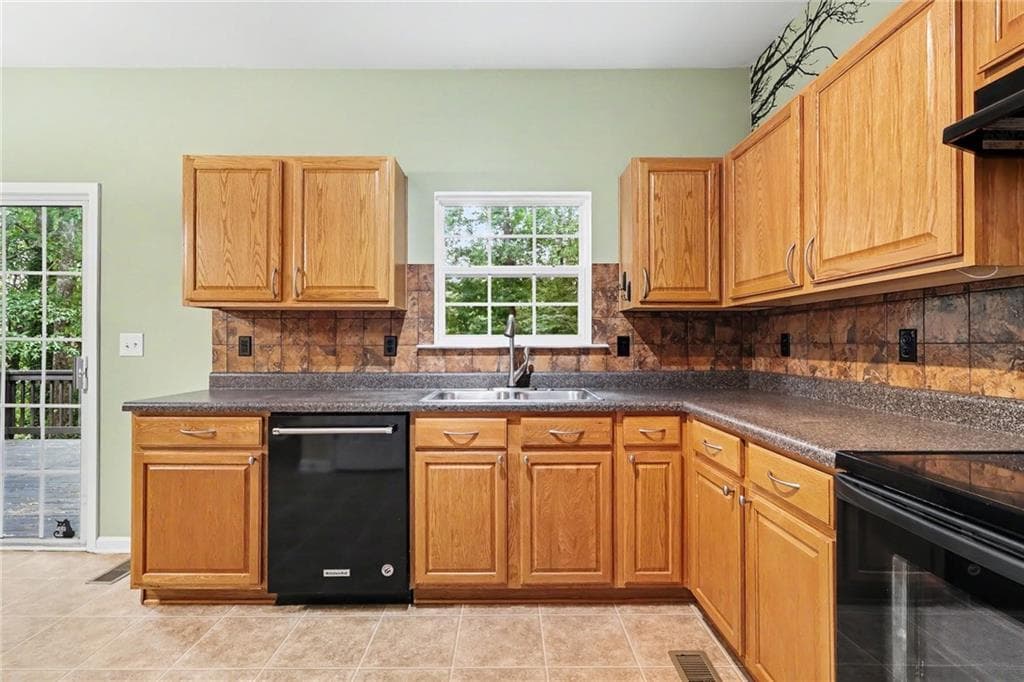 4 bedroom, 4 bathroom, 2,204 sq ft single family residence for sale at 3611 Jasmine Cove Lane, Snellville, GA 30039 — photo 7