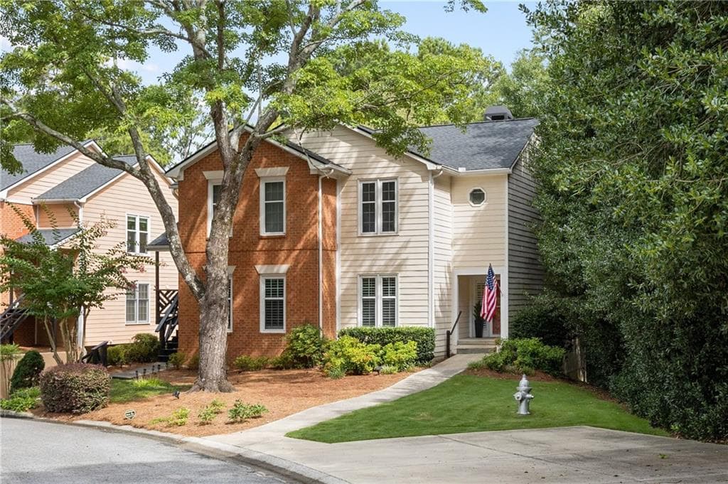 3 bedroom, 2 bathroom, 1,537 sq ft condominium sold at 6502 Deerings Lane, Peachtree Corners, GA 30092