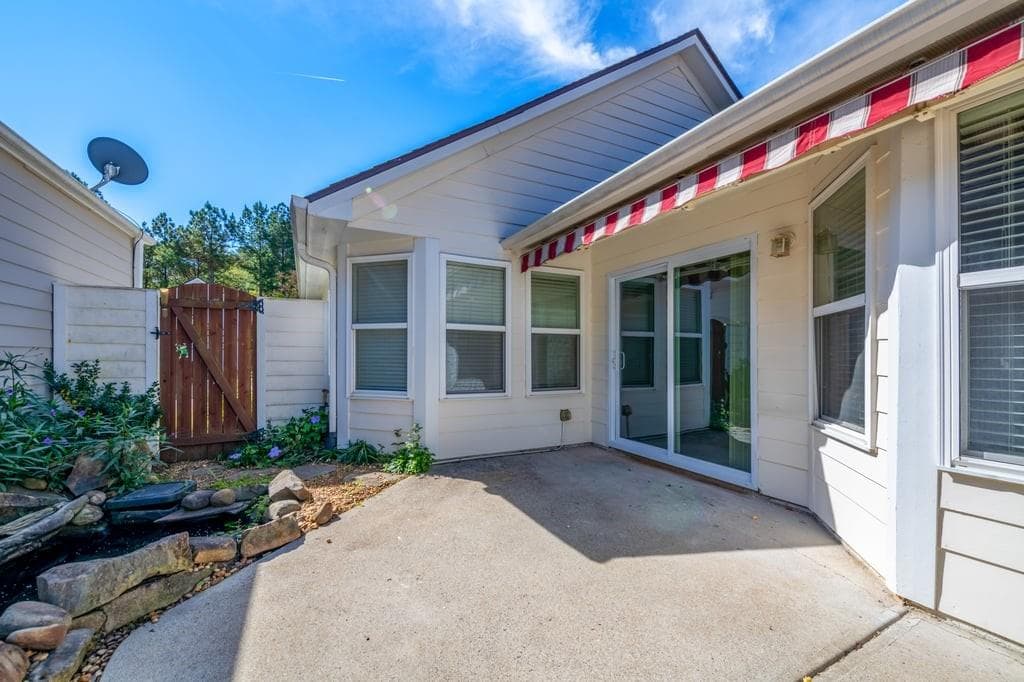2 bedroom, 2 bathroom, 1,496 sq ft single family residence under contract at 150 Jaime Drive, Canton, GA 30114 — photo 3