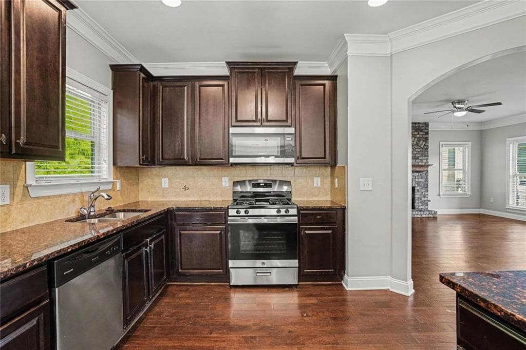 4 bedroom, 3 bathroom, 2,594 sq ft single family residence for sale at 301 Shyre Lake Lane, Mcdonough, GA 30253 — photo 9