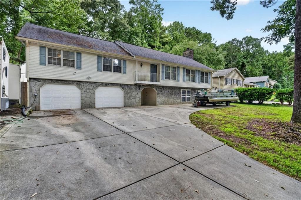 4 bedroom, 3 bathroom, 3,848 sq ft single family residence for sale at 3009 Meadow Drive, Marietta, GA 30062 — photo 3