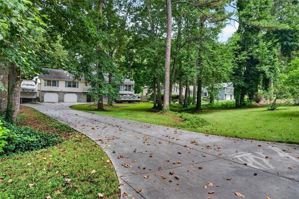 4 bedroom, 3 bathroom, 3,848 sq ft single family residence for sale at 3009 Meadow Drive, Marietta, GA 30062 — photo 4