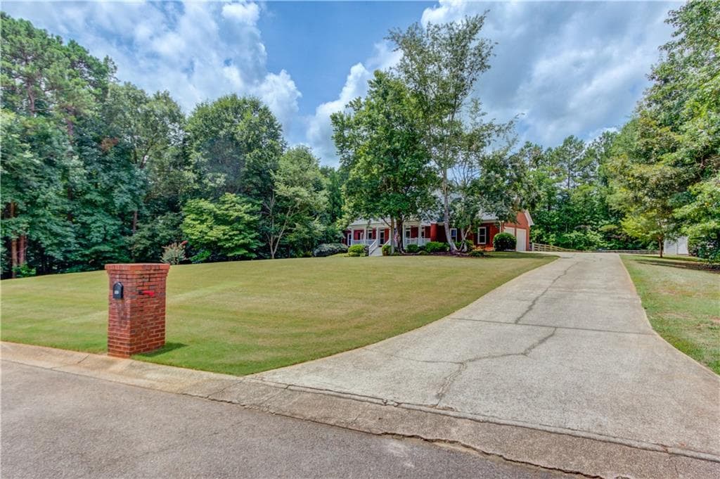 6 bedroom, 5 bathroom, 5,211 sq ft single family residence for sale at 185 Woodland Terrace, Jefferson, GA 30549 — photo 2