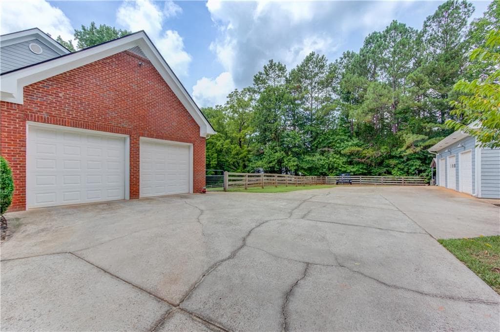 6 bedroom, 5 bathroom, 5,211 sq ft single family residence for sale at 185 Woodland Terrace, Jefferson, GA 30549 — photo 4