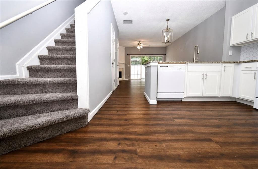 2 bedroom, 3 bathroom, 1,200 sq ft townhouse for rent at 233 Buckland, Alpharetta, GA 30022 for $2,000 a month — photo 2