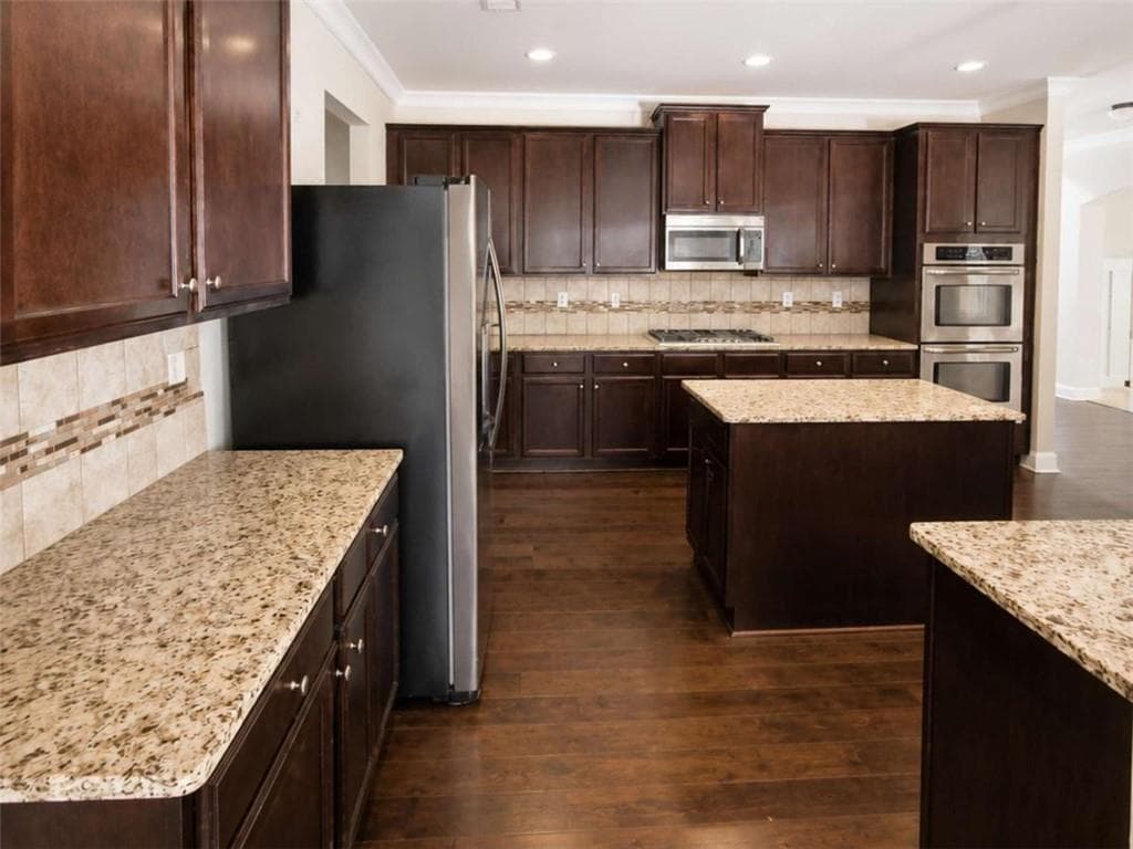 5 bedroom, 4 bathroom, 4,592 sq ft single family residence under contract at 835 Lorrimont Lane, Fairburn, GA 30213 — photo 8