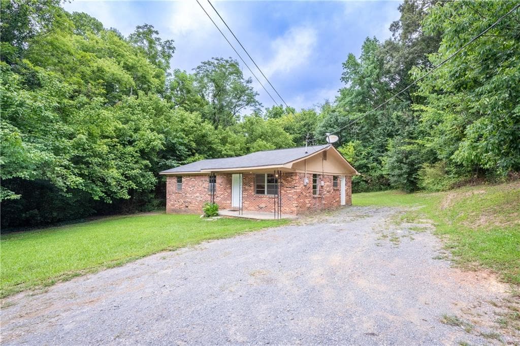 3 bedroom, 1 bathroom, 1,075 sq ft single family residence for sale at 334 Scott Brown Road, Fairmount, GA 30139