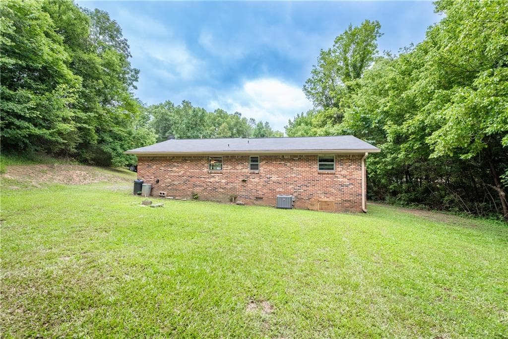 3 bedroom, 1 bathroom, 1,075 sq ft single family residence for sale at 334 Scott Brown Road, Fairmount, GA 30139 — photo 5
