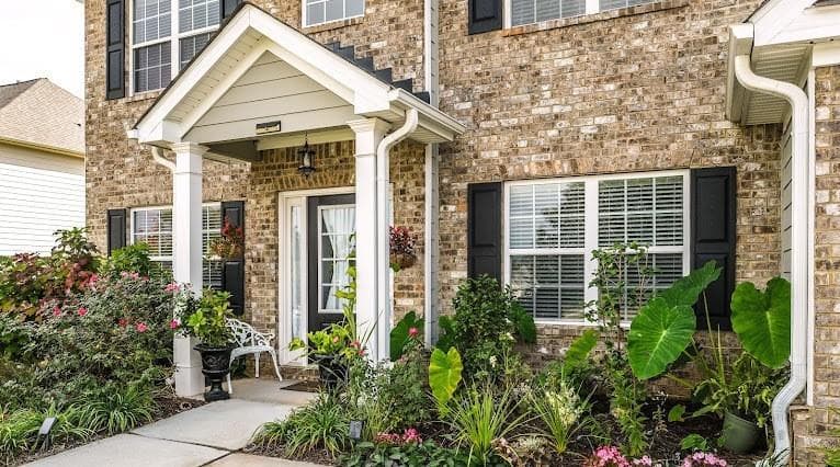 5 bedroom, 3 bathroom, 2,869 sq ft single family residence for sale at 104 Camilla Drive, Carrollton, GA 30116 — photo 2