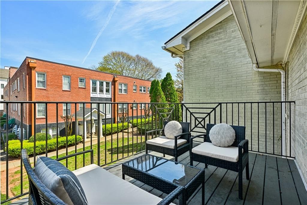 1 bedroom, 1 bathroom, 606 sq ft condominium for sale at 866 Briarcliff Road C3, Atlanta, GA 30306 — photo 4