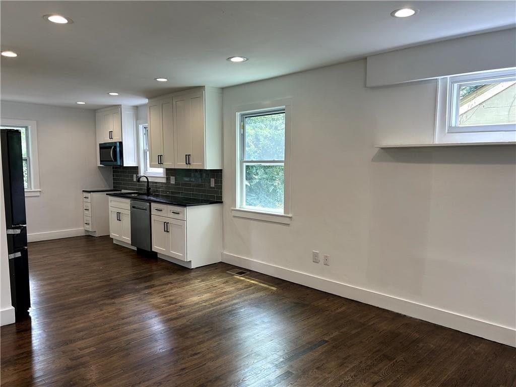 3 bedroom, 1 bathroom, 1,172 sq ft single family residence for sale at 1390 Westmont Road, Atlanta, GA 30311 — photo 4