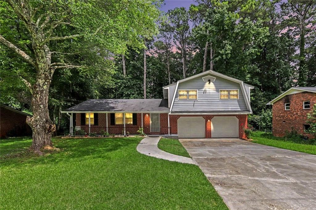 3 bedroom, 2 bathroom, 1,612 sq ft single family residence for sale at 815 Dunleith Court, Stone Mountain, GA 30083 — photo 4