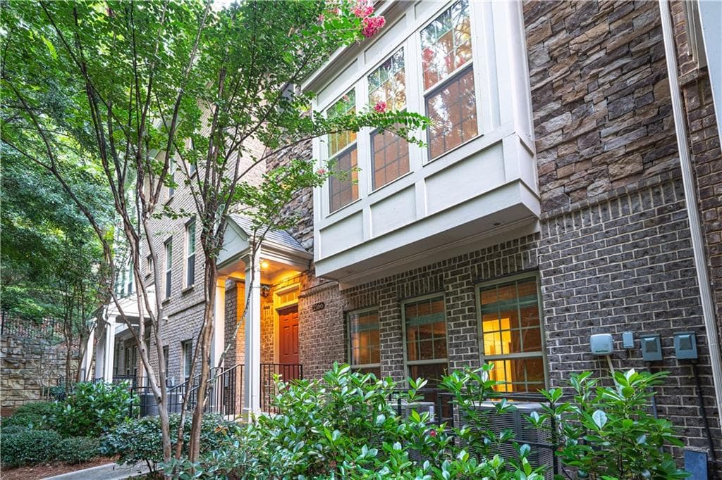 4 bedroom, 4 bathroom, 2,450 sq ft townhouse for sale at 2166 Rock Creek Park, Decatur, GA 30033