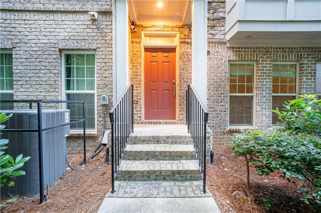 4 bedroom, 4 bathroom, 2,450 sq ft townhouse for sale at 2166 Rock Creek Park, Decatur, GA 30033 — photo 3