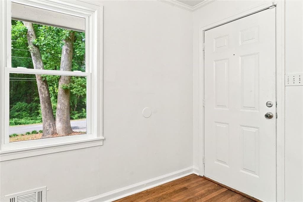 3 bedroom, 2 bathroom, 1,469 sq ft single family residence for sale at 1445 Varner Road, Marietta, GA 30062 — photo 3