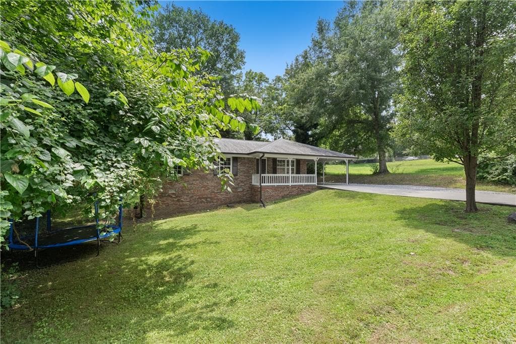 3 bedroom, 2 bathroom, 1,075 sq ft single family residence under contract at 309 W Franklin Street, Toccoa, GA 30577 — photo 3