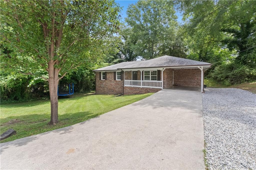 3 bedroom, 2 bathroom, 1,075 sq ft single family residence under contract at 309 W Franklin Street, Toccoa, GA 30577 — photo 4