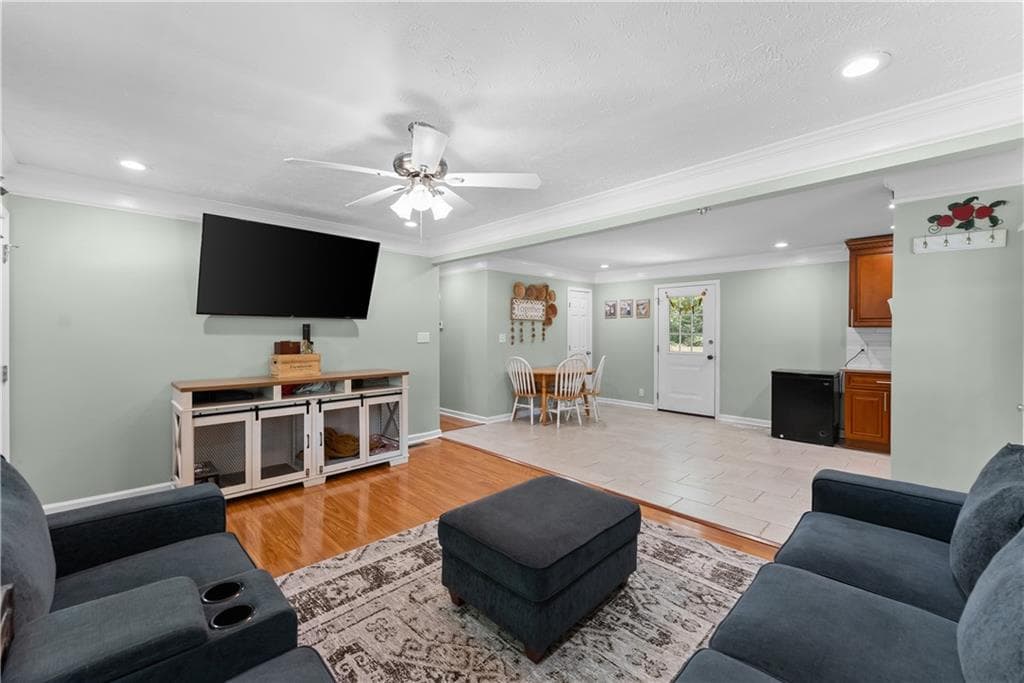 3 bedroom, 2 bathroom, 1,075 sq ft single family residence under contract at 309 W Franklin Street, Toccoa, GA 30577 — photo 8