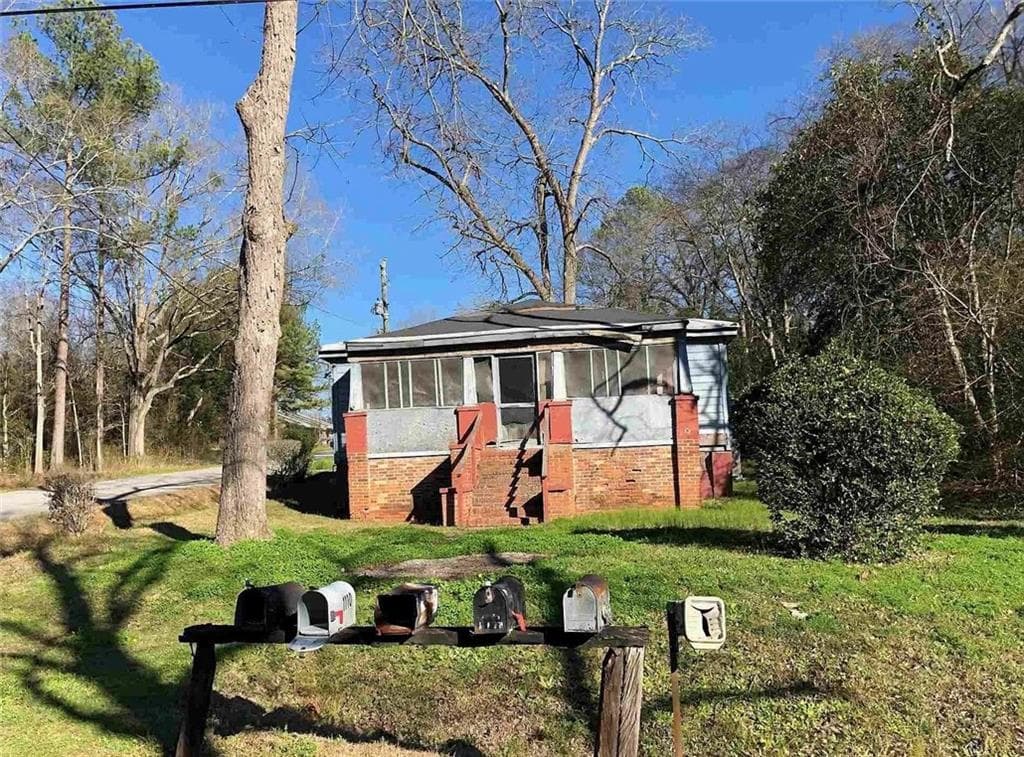 2 bedroom, 1 bathroom, 1,050 sq ft single family residence sold at 1045 N Wilkinson Street, Milledgeville, GA 31061