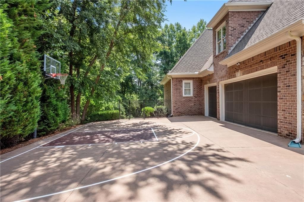 5 bedroom, 5 bathroom, 7,321 sq ft single family residence for sale at 2140 Tee Drive, Braselton, GA 30517 — photo 2