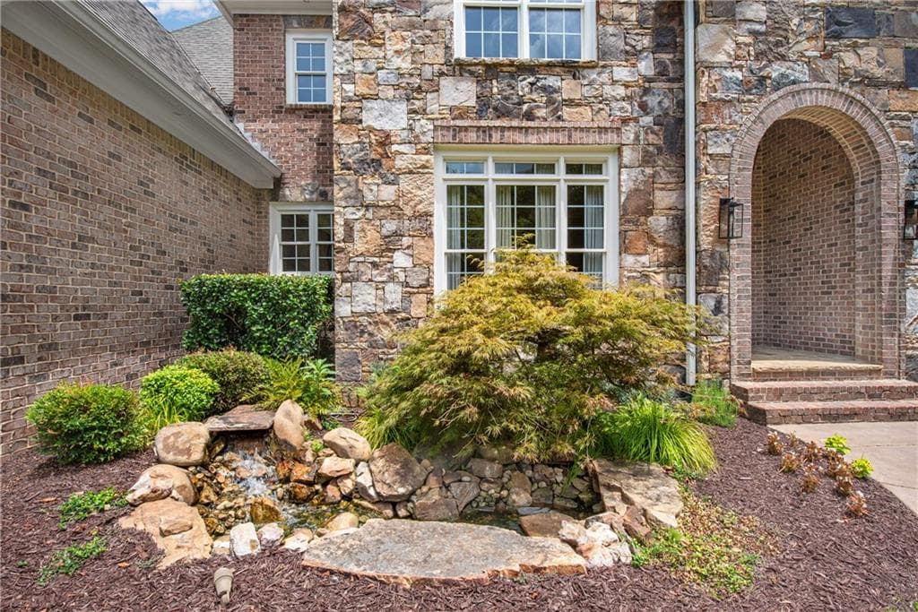 5 bedroom, 5 bathroom, 7,321 sq ft single family residence for sale at 2140 Tee Drive, Braselton, GA 30517 — photo 3