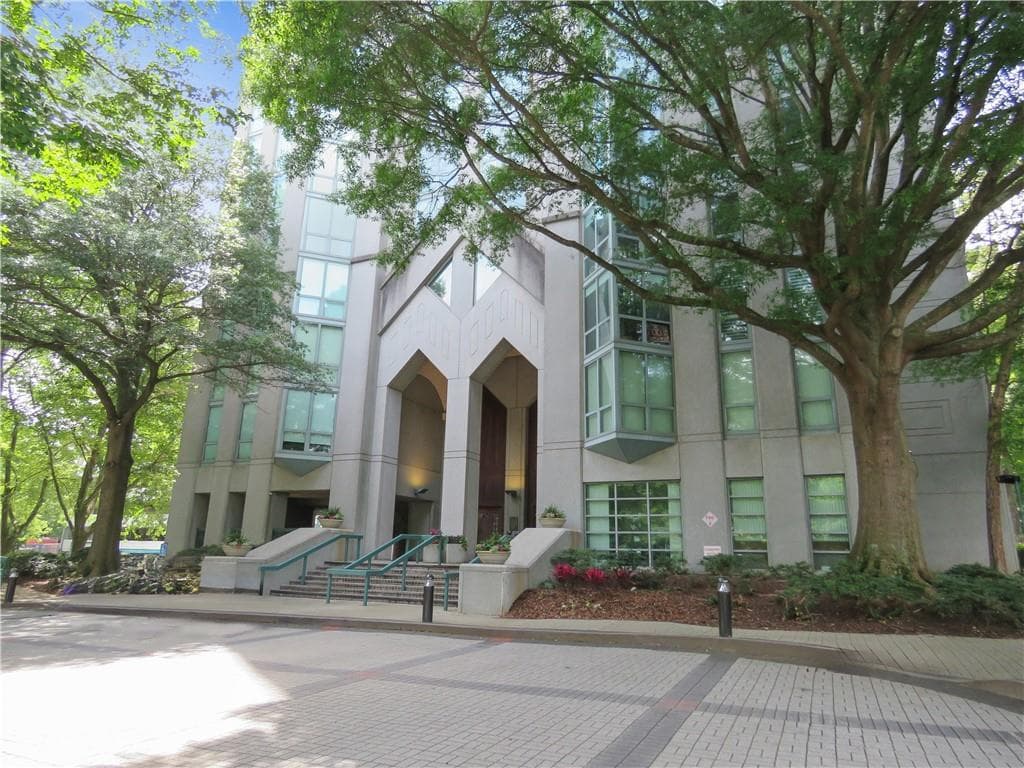1 bedroom, 1 bathroom, 807 sq ft condominium for sale at 2870 Pharr Court South 407, Atlanta, GA 30305 — photo 2