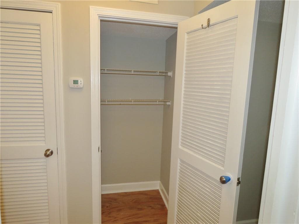 1 bedroom, 1 bathroom, 807 sq ft condominium for sale at 2870 Pharr Court South 407, Atlanta, GA 30305 — photo 4