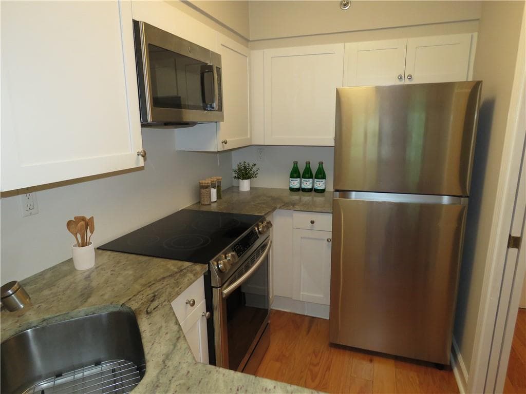 1 bedroom, 1 bathroom, 807 sq ft condominium for sale at 2870 Pharr Court South 407, Atlanta, GA 30305 — photo 6