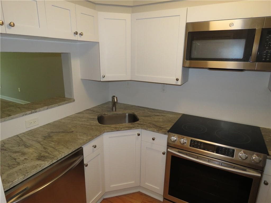 1 bedroom, 1 bathroom, 807 sq ft condominium for sale at 2870 Pharr Court South 407, Atlanta, GA 30305 — photo 8