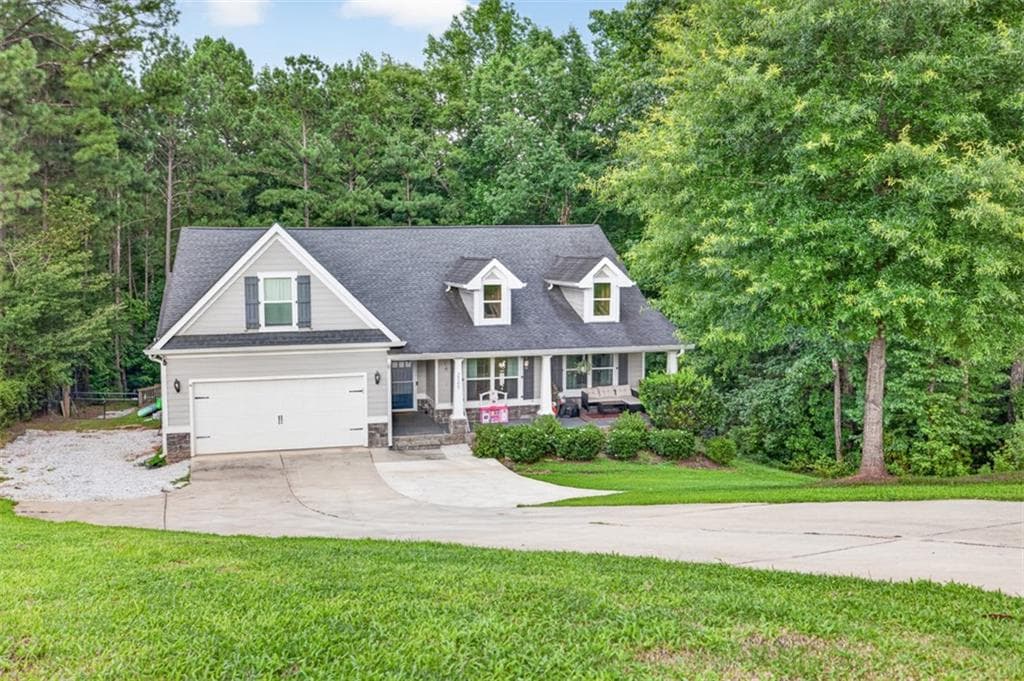 4 bedroom, 2 bathroom, 2,268 sq ft single family residence under contract at 2565 Aaron Court, Loganville, GA 30052
