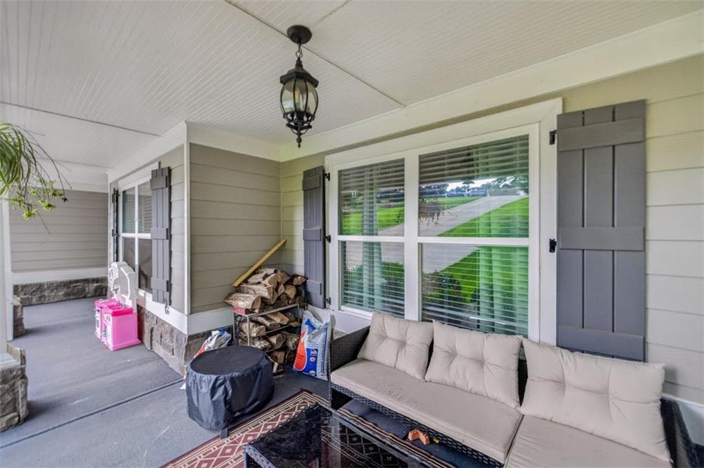 4 bedroom, 2 bathroom, 2,268 sq ft single family residence under contract at 2565 Aaron Court, Loganville, GA 30052 — photo 3