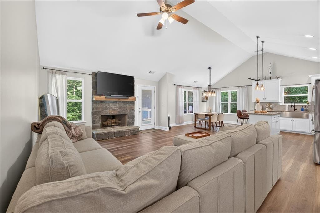 4 bedroom, 2 bathroom, 2,268 sq ft single family residence under contract at 2565 Aaron Court, Loganville, GA 30052 — photo 4