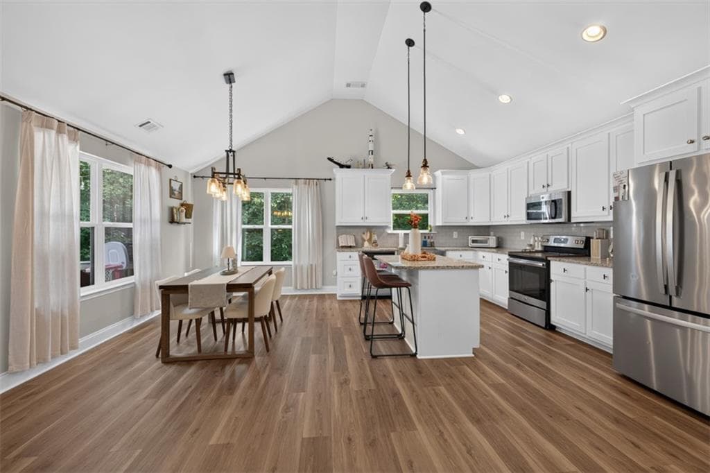 4 bedroom, 2 bathroom, 2,268 sq ft single family residence under contract at 2565 Aaron Court, Loganville, GA 30052 — photo 8
