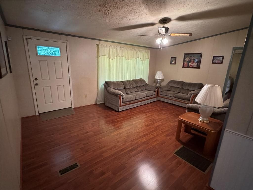 4 bedroom, 2 bathroom, 1,782 sq ft single family residence for sale at 2903 Athens Highway, Gainesville, GA 30507 — photo 2