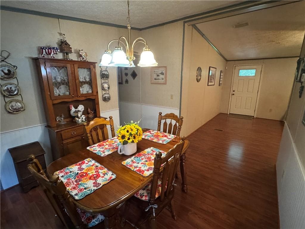 4 bedroom, 2 bathroom, 1,782 sq ft single family residence for sale at 2903 Athens Highway, Gainesville, GA 30507 — photo 3
