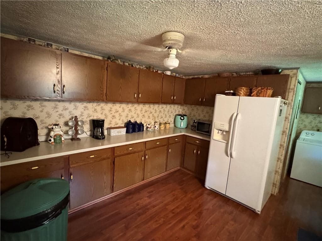 4 bedroom, 2 bathroom, 1,782 sq ft single family residence for sale at 2903 Athens Highway, Gainesville, GA 30507 — photo 4