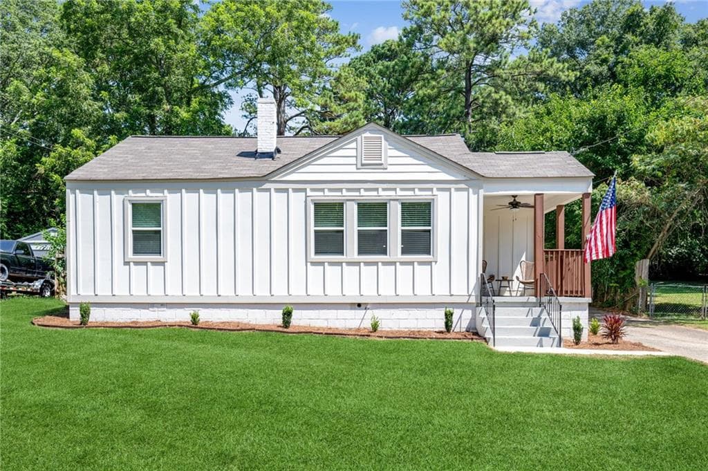 3 bedroom, 3 bathroom, 1,300 sq ft single family residence for sale at 858 Linda Way, Forest Park, GA 30297