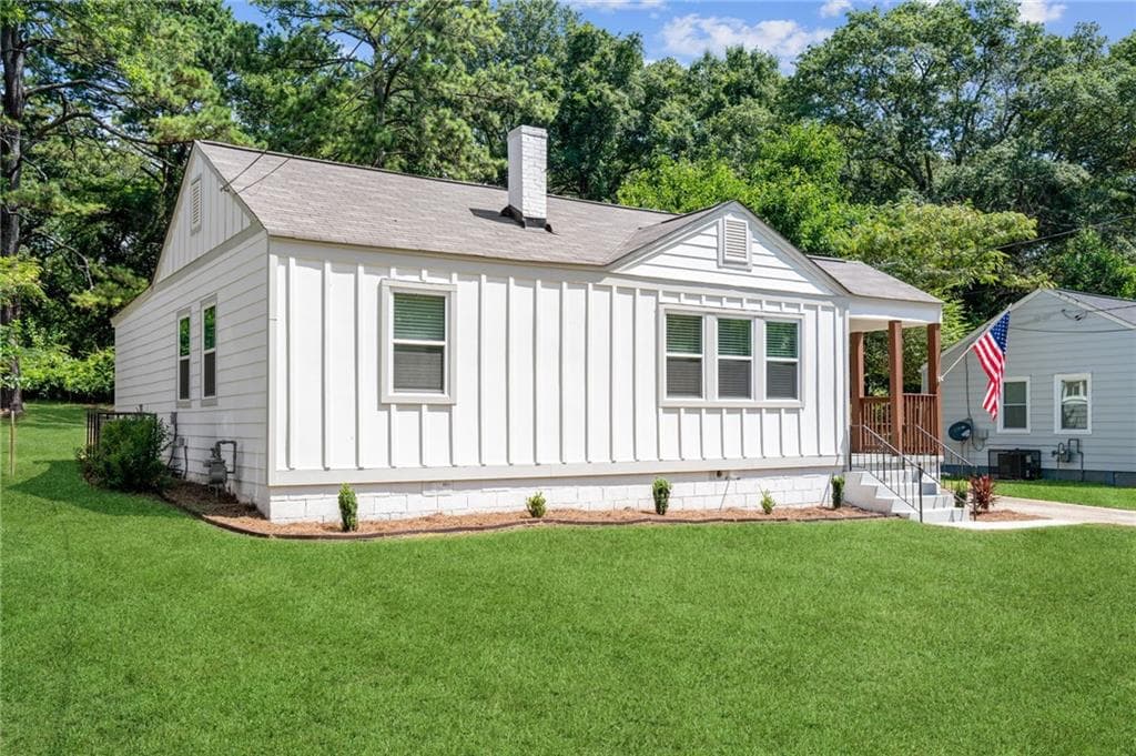 3 bedroom, 3 bathroom, 1,300 sq ft single family residence for sale at 858 Linda Way, Forest Park, GA 30297 — photo 3