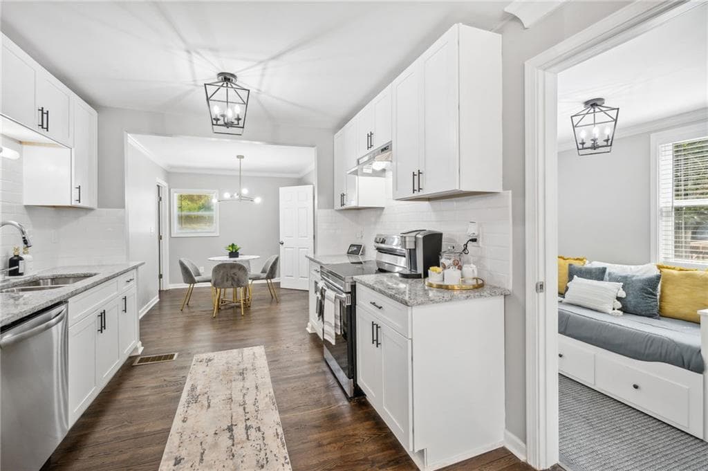 3 bedroom, 3 bathroom, 1,300 sq ft single family residence for sale at 858 Linda Way, Forest Park, GA 30297 — photo 7