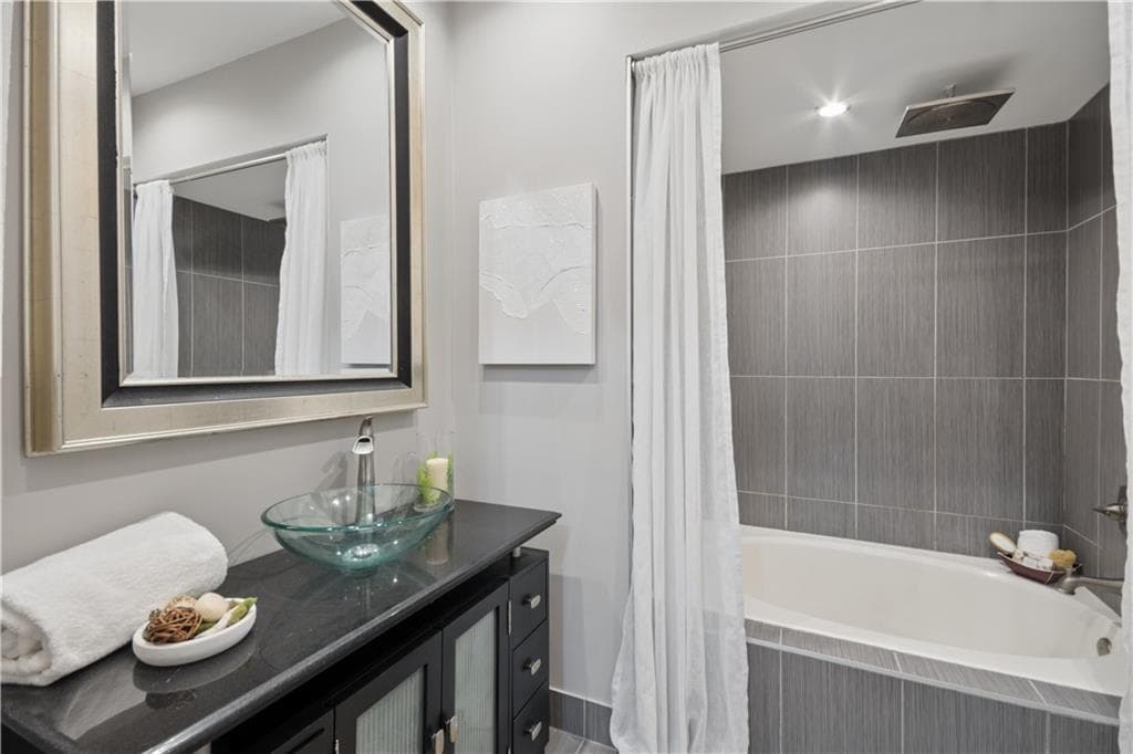 1 bedroom, 1 bathroom, 775 sq ft condominium for rent at 3777 Peachtree Road 914, Brookhaven, GA 30319 for $1,750 a month — photo 10